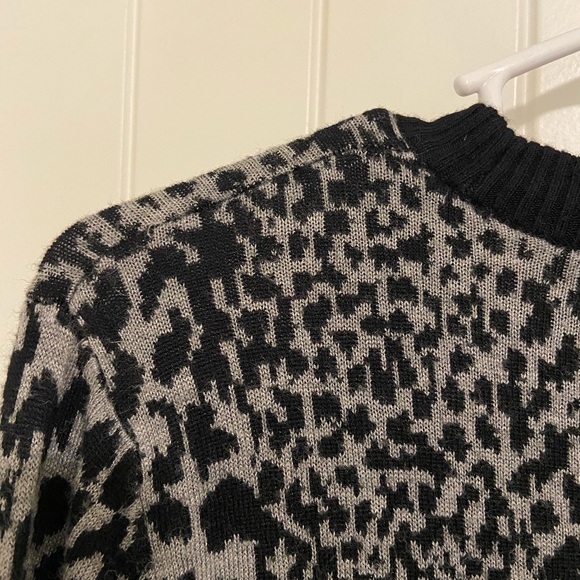 French Connection‎ women’s gray leopard print knit stretch sweater medium - Picture 8 of 8